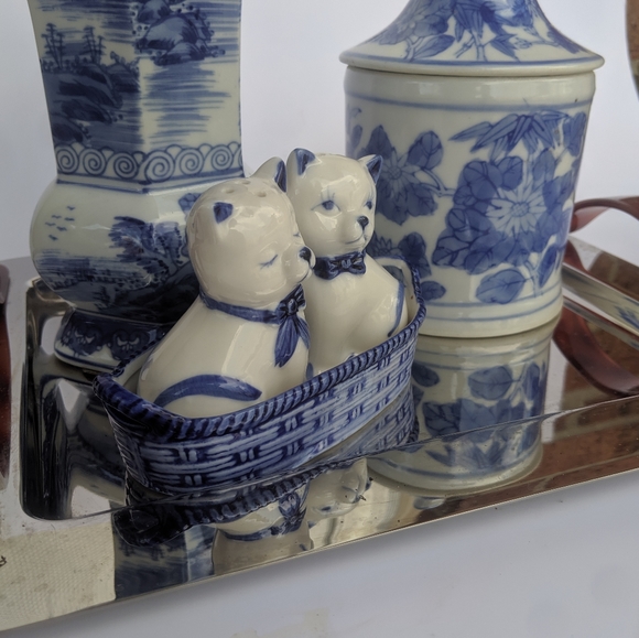 Delft blue kitten salt and pepper shakers - Picture 5 of 6